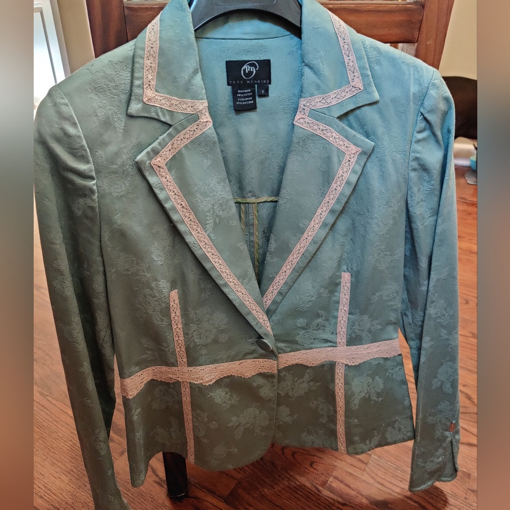 Elegant, dusty blue, floral print, blazer with lace trim size 6